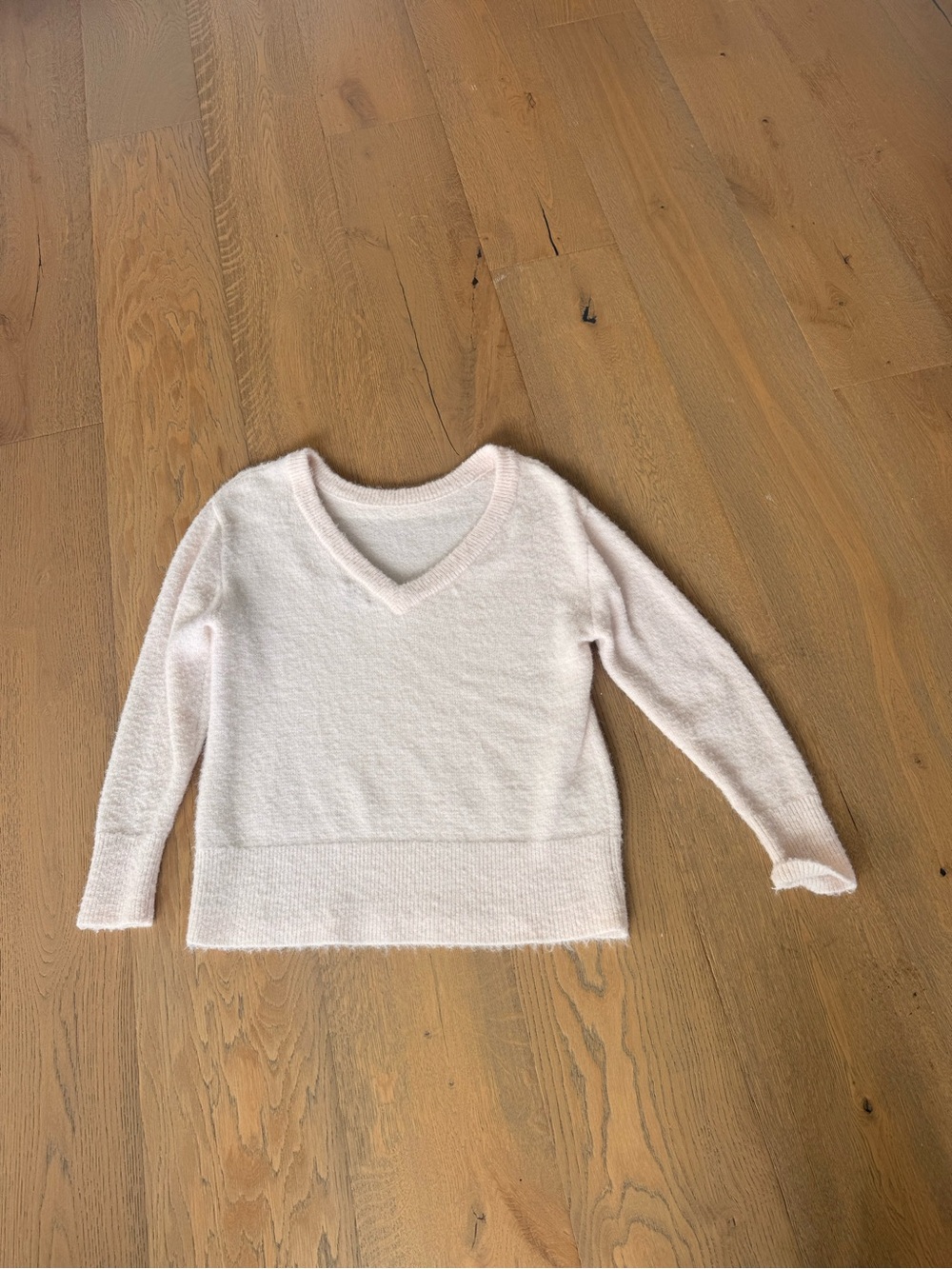 Chelsea28 Women's V-Neck Sweater in Pale Blush